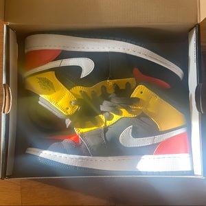 Nike Air Jordan 1 Mid SE (Grade School)